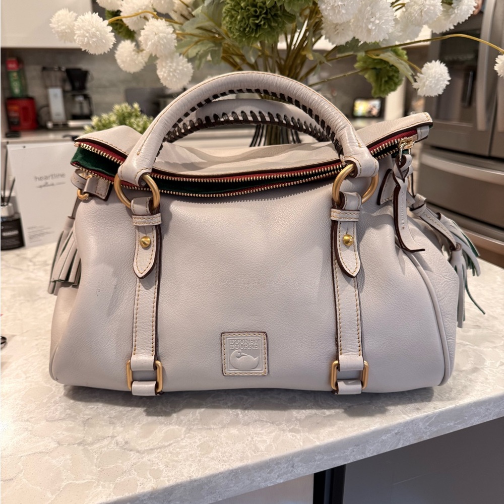 Dooney and BOURKE Florentine large ECRU satchel - Picture 3 of 13